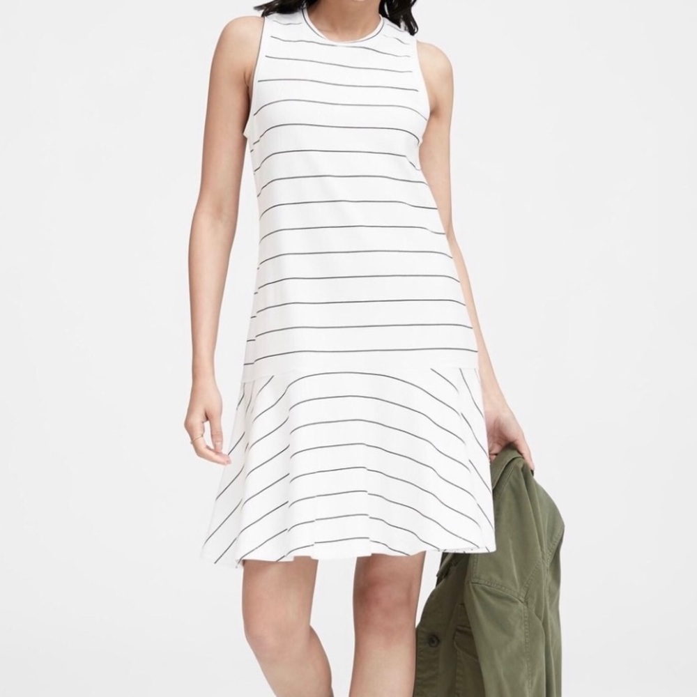 BANANA REPUBLIC white tiered dress with black stripes. M. NwT